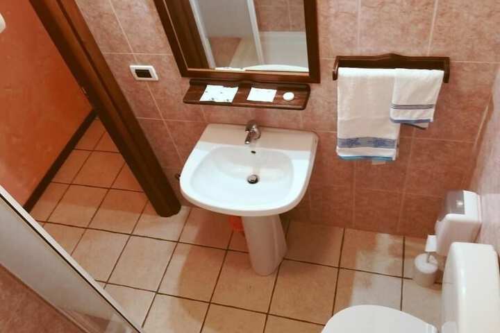 Room 10 of 10