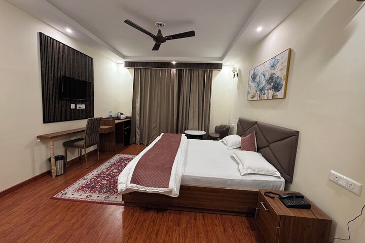 Room 2 of 39