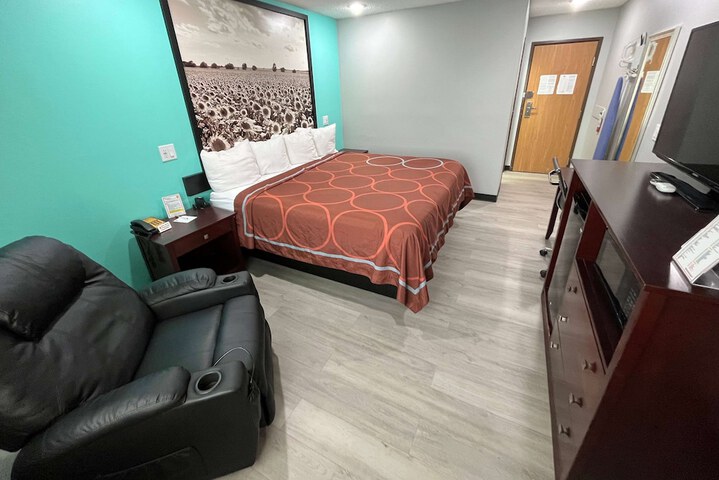 Room 13 of 35