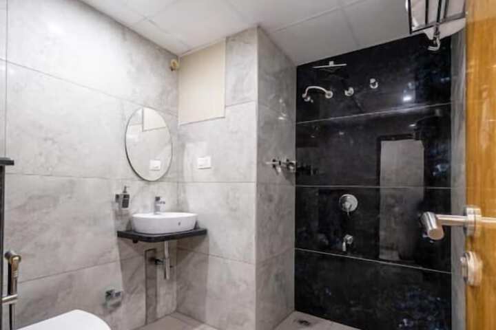 Room 9 of 10