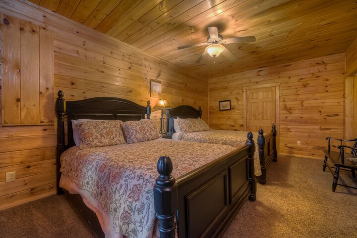 Room 4 of 9