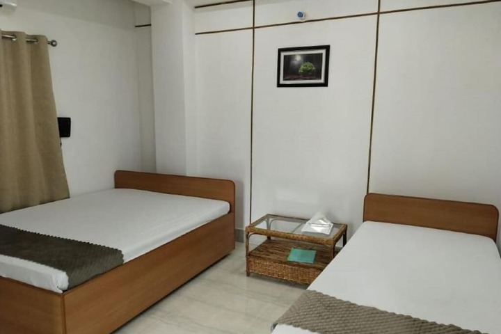 Room 4 of 8