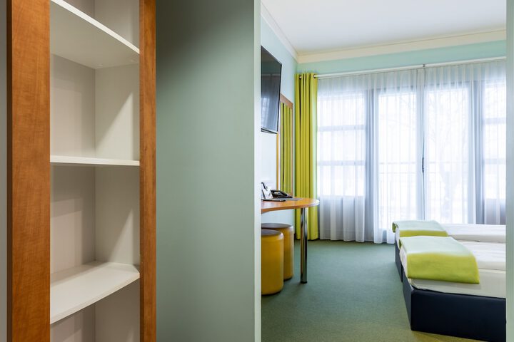 Room 13 of 20
