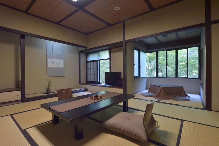 Room 12 of 245