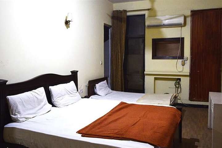 Room 3 of 7