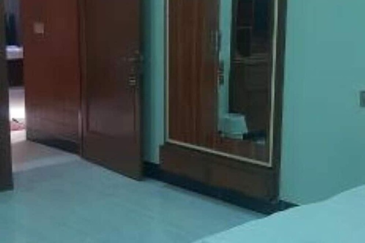 Room 8 of 20