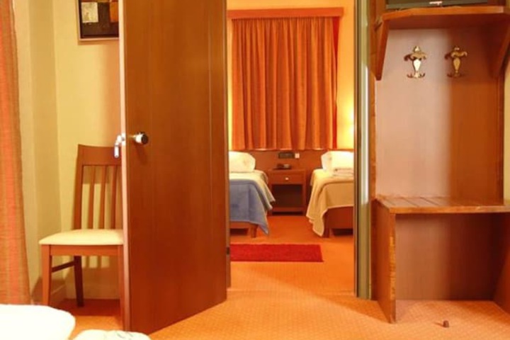 Room 9 of 36