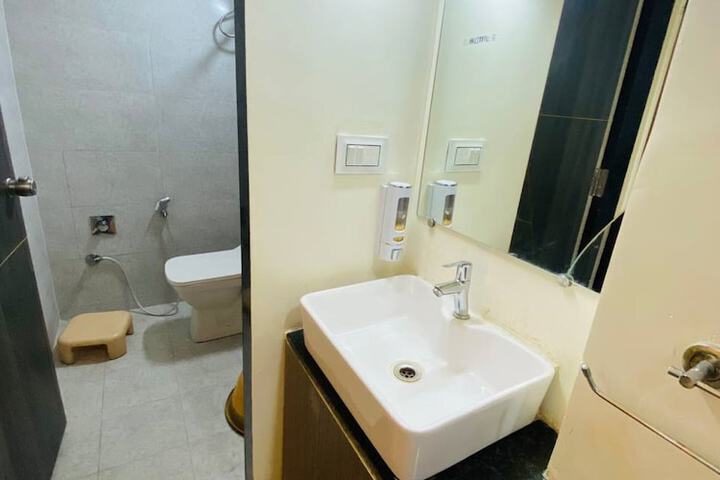 Room 8 of 11