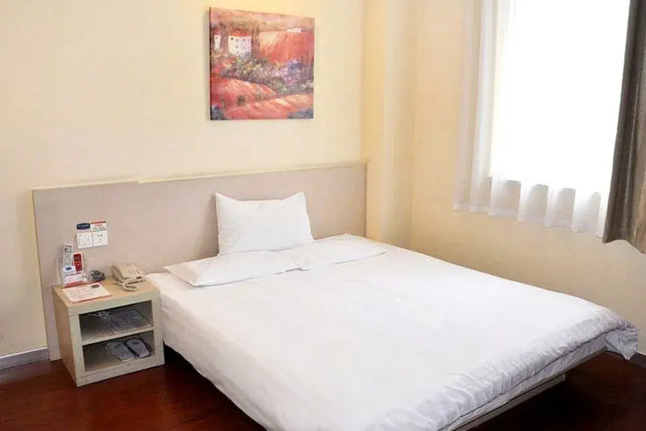 Room 3 of 8