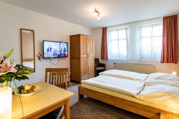 Room 100 of 283