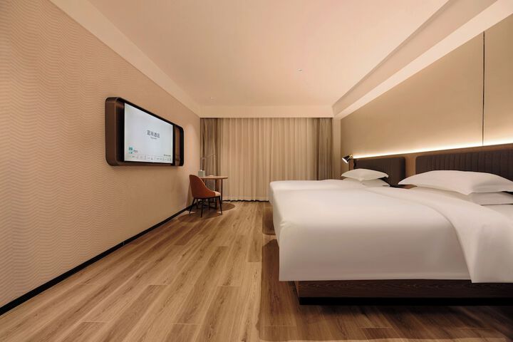 Room 16 of 127