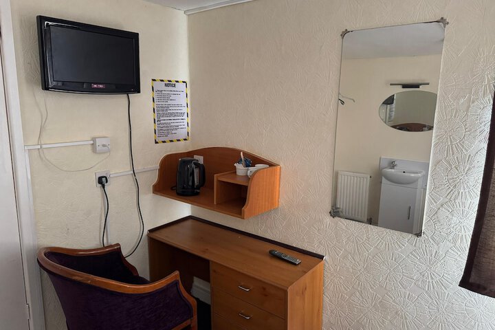 Room 10 of 156