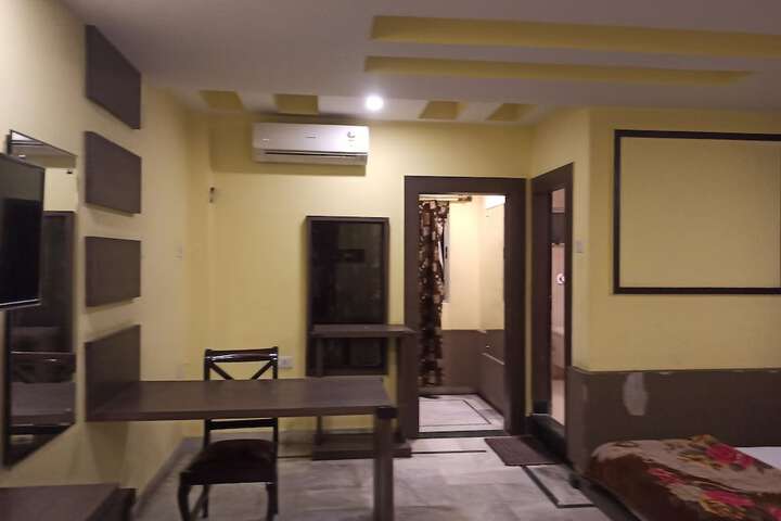 Room 20 of 34