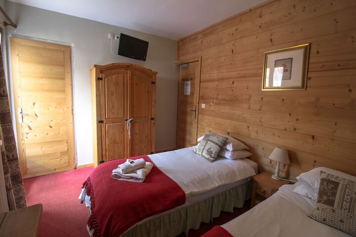 Room 42 of 60