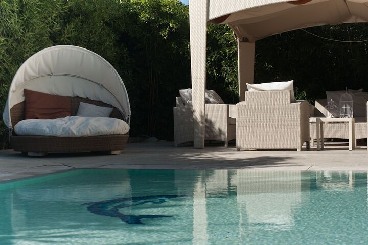 Hotel with Pool