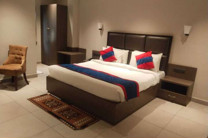 Room 3 of 9