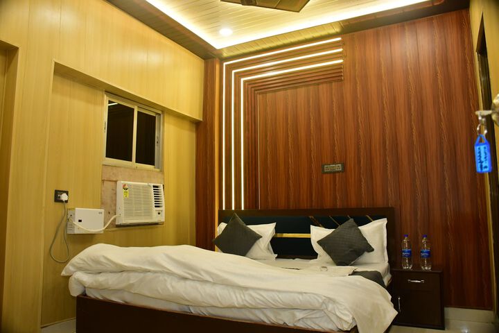 Room 27 of 37