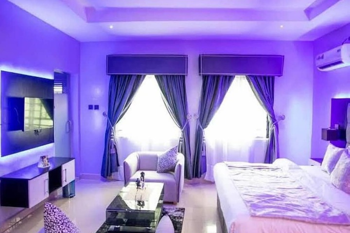 Room 3 of 32