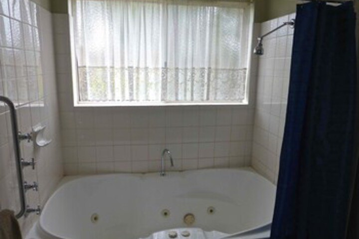 Hot Tub 46 of 63