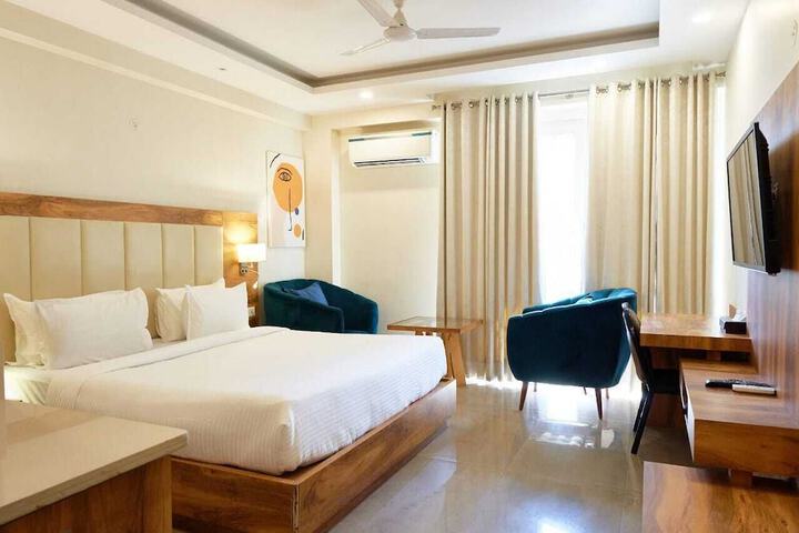 Room 14 of 32