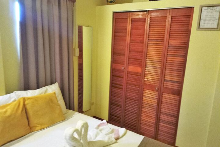 Room 13 of 23