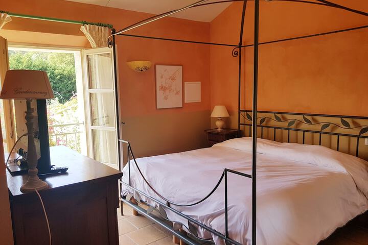 Room 10 of 86