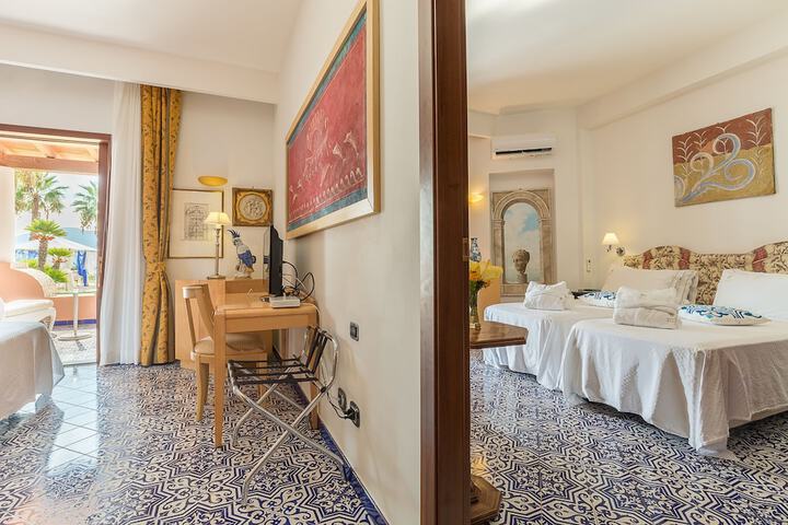 Room 12 of 85