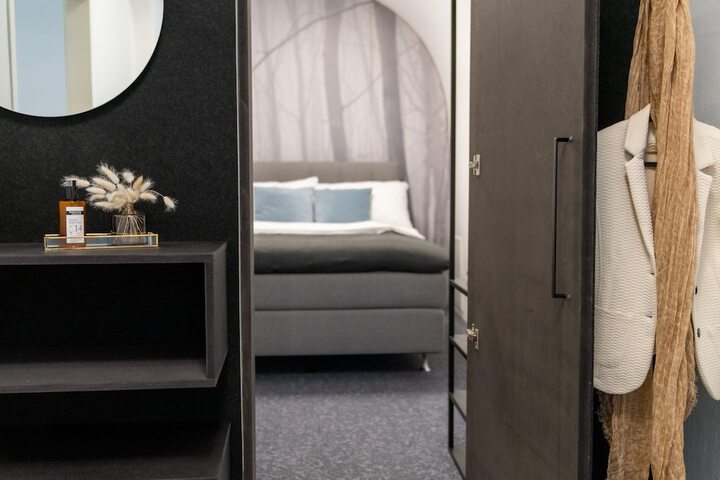 Room 13 of 68