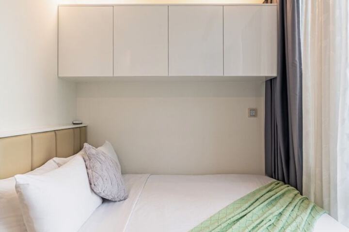 Room 36 of 243