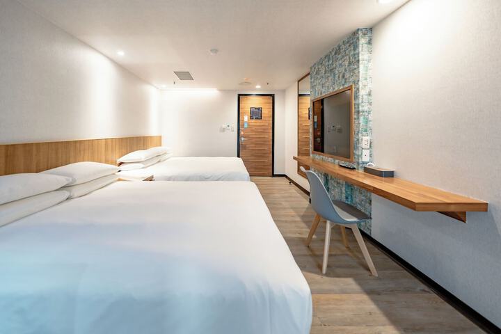 Room 10 of 46