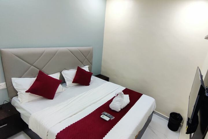 Room 4 of 6