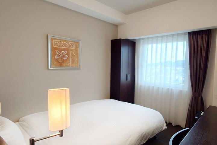 Room 2 of 32