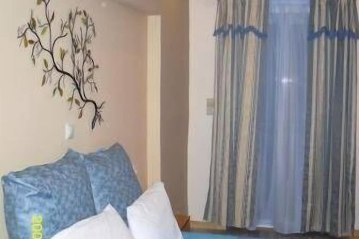 Room 4 of 39
