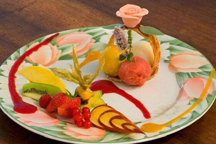 Dining 6 of 17