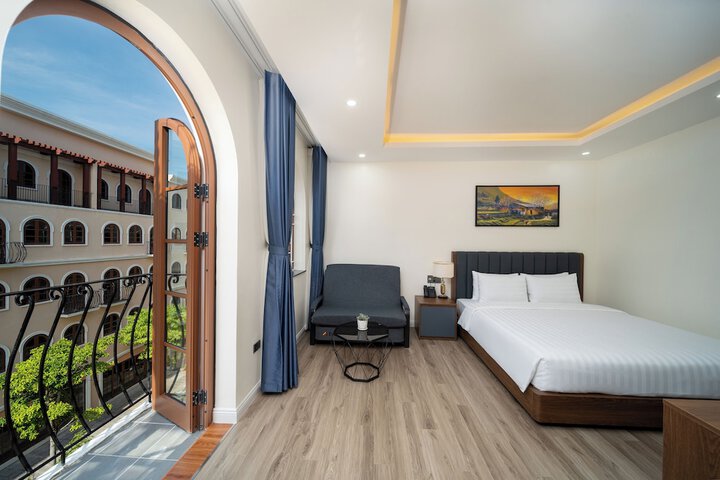 Room 8 of 50