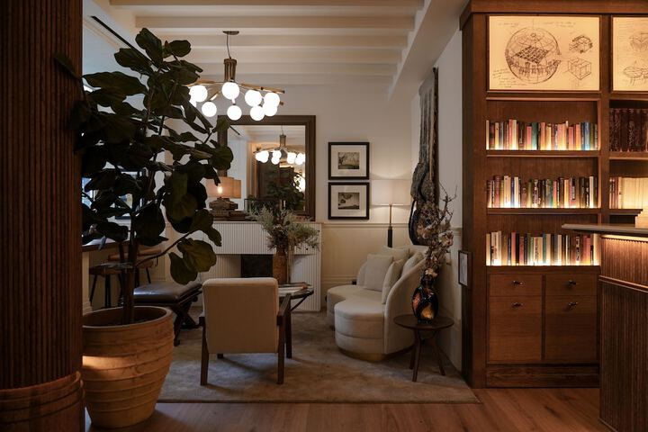 Entrance & Lobby