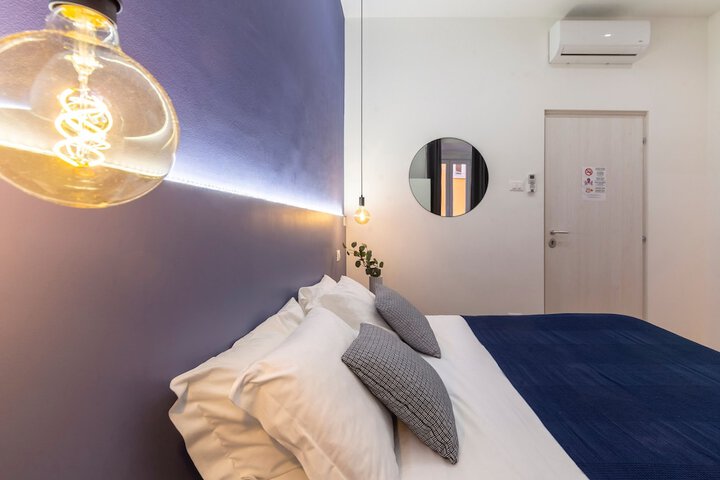 Room 4 of 11