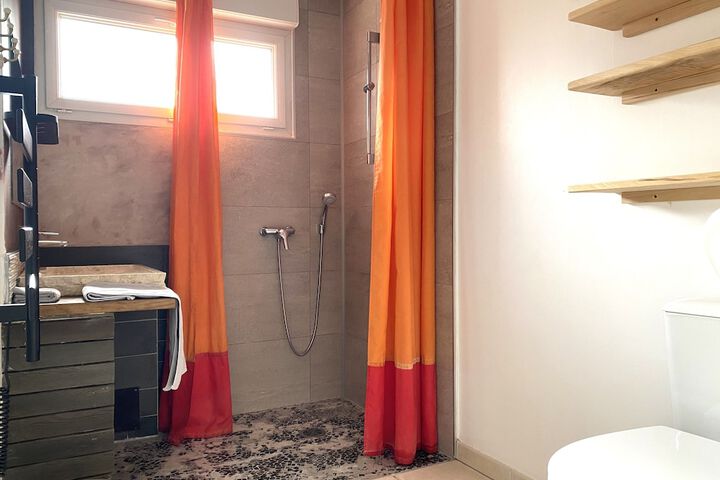 Room 42 of 61
