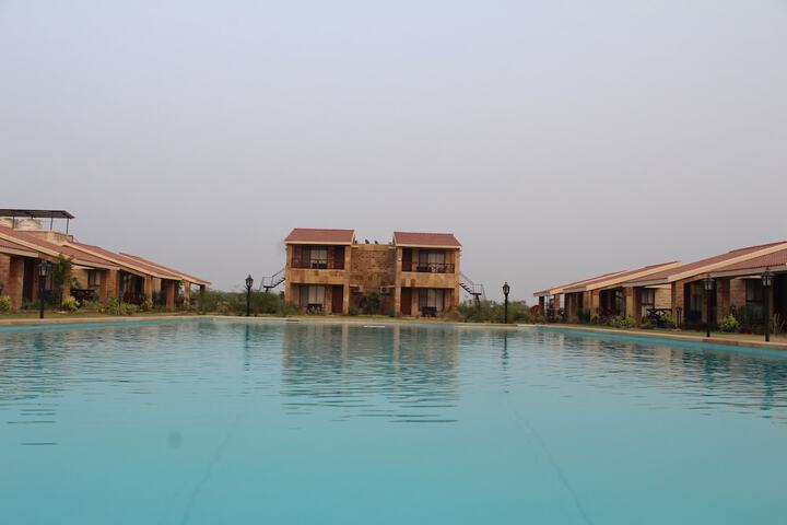 Pool 44 of 75