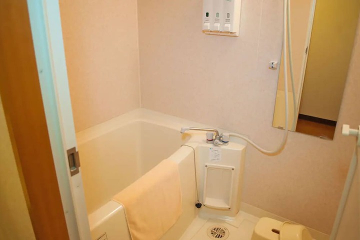 Room 12 of 35