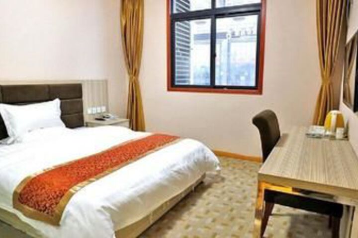 Room 8 of 16