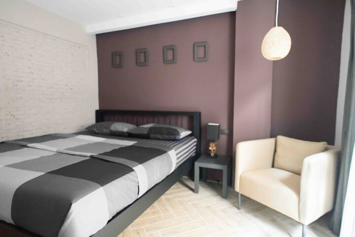 Room 42 of 102