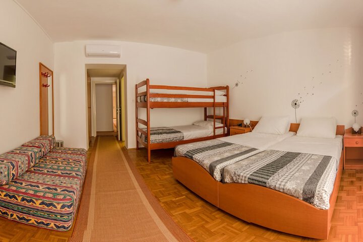 Room 12 of 81