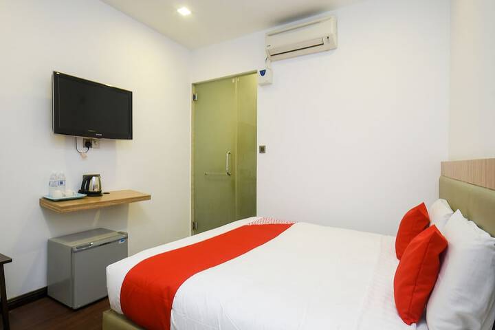 Room 6 of 33