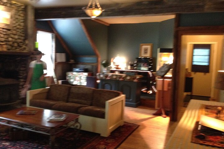 Lounge 56 of 78