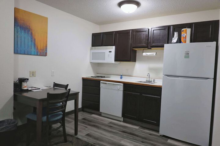 1 Queen Bed Efficiency Suite (29 of 54)