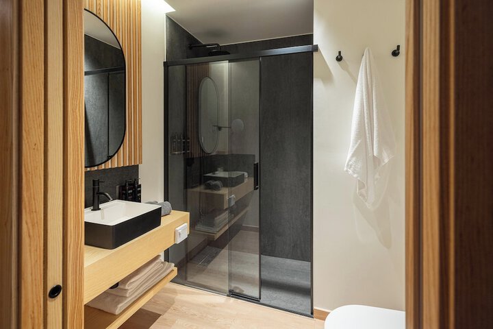 Room 53 of 78