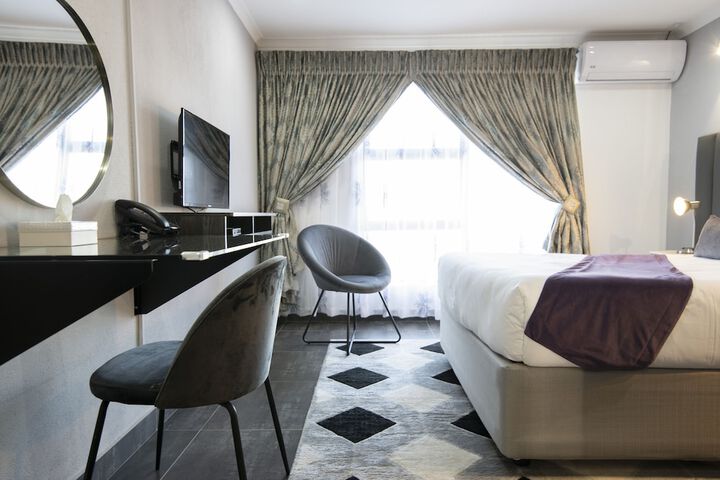 Room 9 of 94