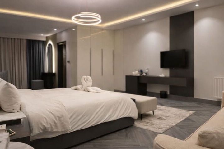 Room 25 of 41
