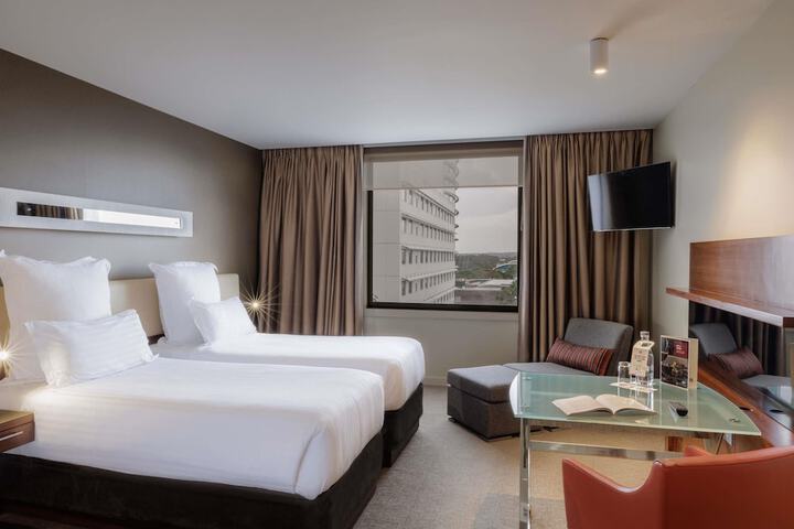 Room 27 of 146